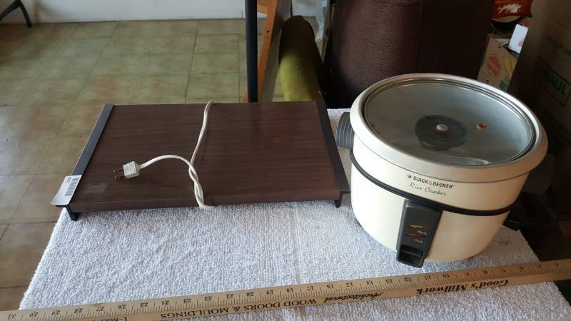 lot 2298 image: Rice Cooker and Warming Tray