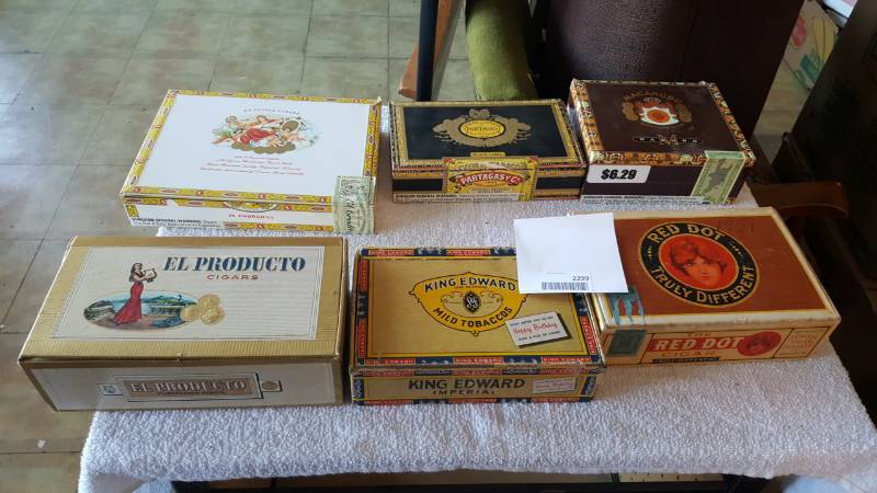 lot 2299 image: Cigar Box Lot