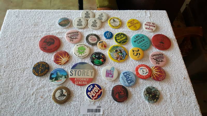 lot 2301 image: Lot of Buttons- Political and Other