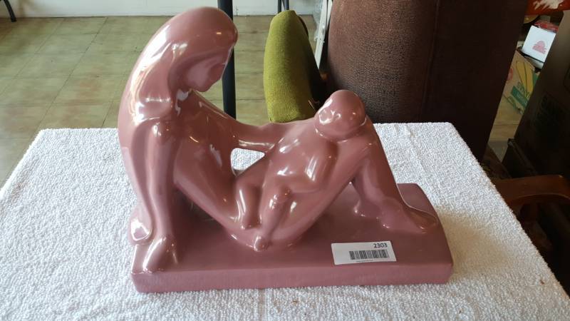 lot 2303 image: Mother and Child Table Decor- Statue