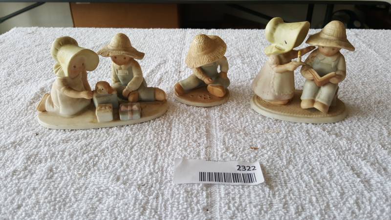 lot 2322 image: 3 Pieces- Circle of Friends
