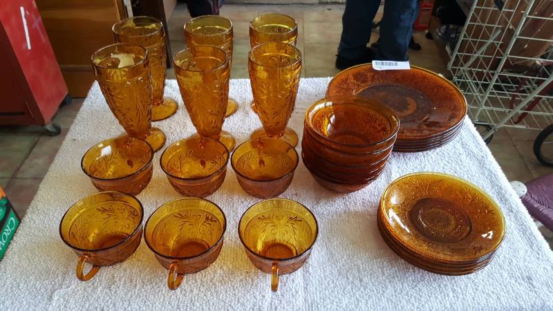 lot 2329 image: Amber Glass Set-  Vintage 30 pieces total