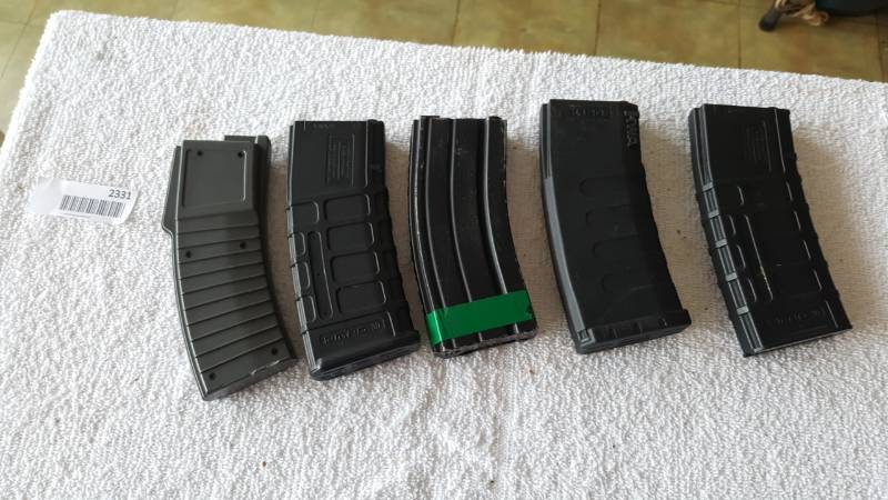 lot 2331 image: Airsoft Clips- magazines- Ammo BBs