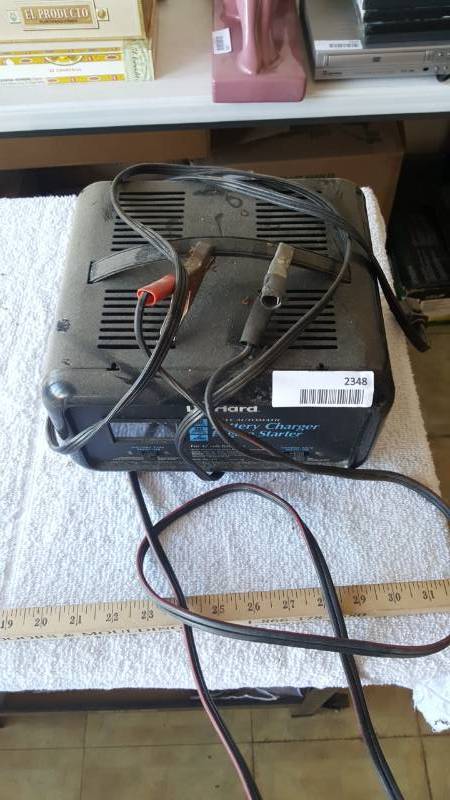 lot 2348 image: Die Hard Battery Charger