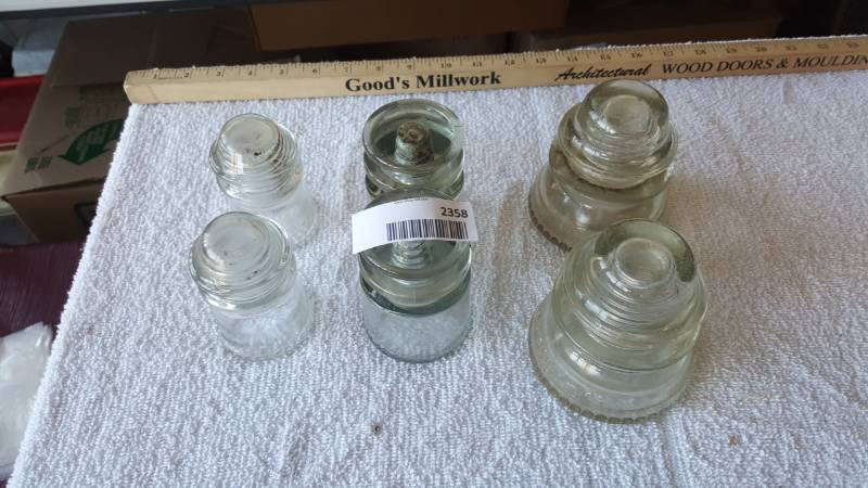 lot 2358 image: Vintage Glass Insulator Lot