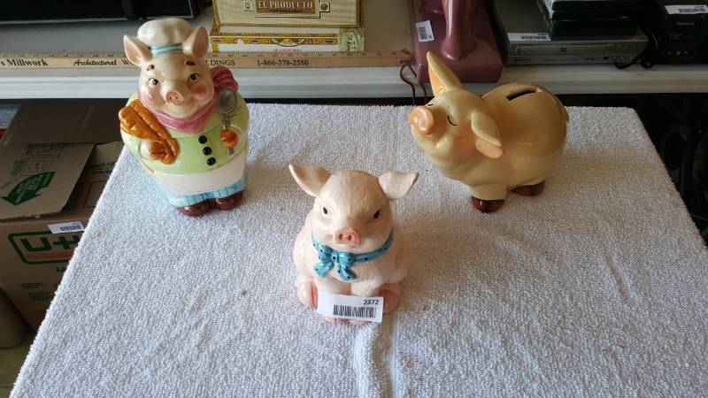 lot 2372 image: Lot of 3 Lil Pigs- Take Them All the way home