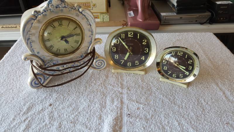 lot 2375 image: 3 Clock Lot-  Big Ben and Lanshire