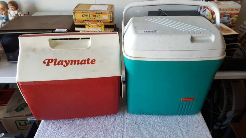 lot 2398 image: Personal Cooler Lot