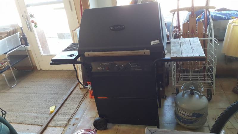 lot 2401 image: Char Broil Propane Grill and Tank