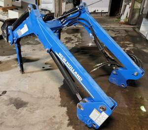 lot 30 image: Very Nice 2019 New Holland Front End Loader Model 550LU Workmaster Series with Quick Attachment BracketsHardware Selling Used Online For $7500
