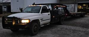 lot 17 image: 2002 Dodge Ram 3500 Dually SLT Laramie Cummins 24 Valve Turbo Diesel - Heavy Duty BumperGrill Guard, Steel Flatbed w Extra 100 Gal. Fuel Tank, 7 Toolboxs w Specialty PartsTool Storage, Stowaway Gooseneck Hitch, Bumper Tow Pkg & Extra Aux Lights