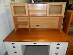 desk with hutch top
