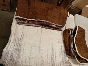 lot 29569 image: Brown and purple dot Brown Flower Throw Blanket 2 pack