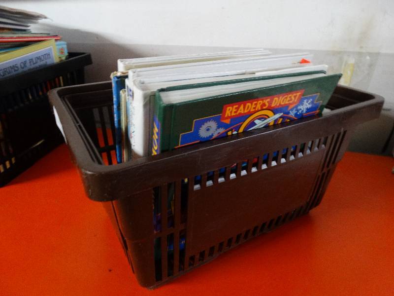 lot 745 image: Lot of assorted kid books.