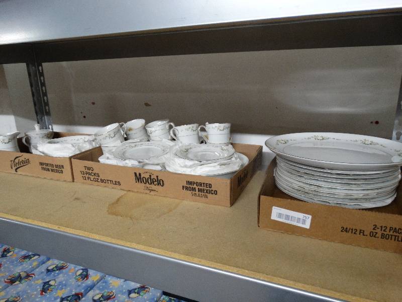 lot 757 image: Serenad china set appox 46.