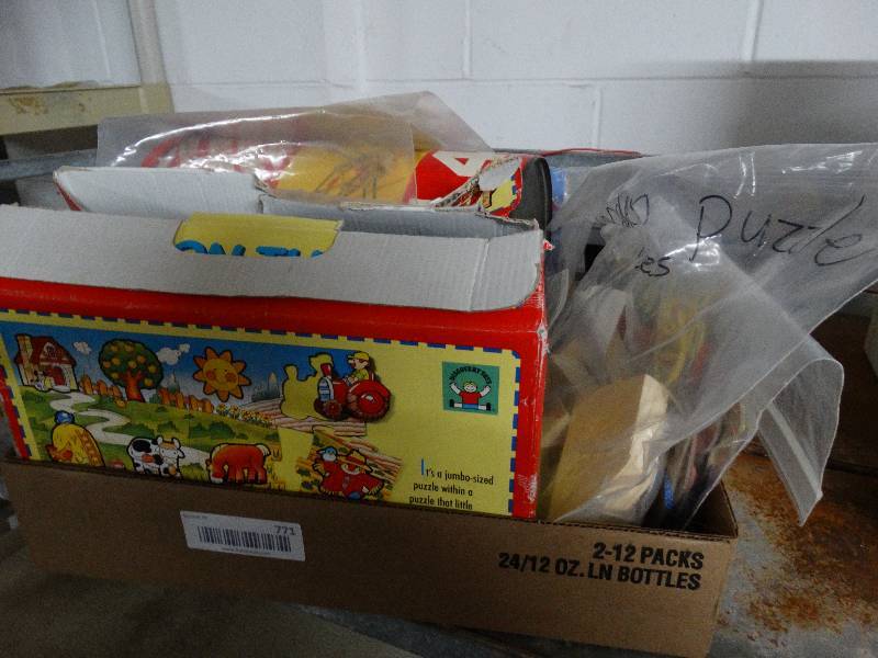 lot 771 image: Lot of kids toys.