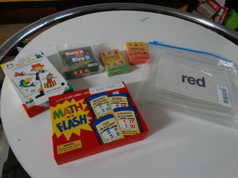 lot 792 image: Learning cards for elementary students.