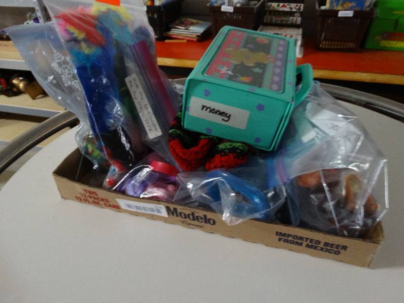 lot 794 image: Lot of kid toys.