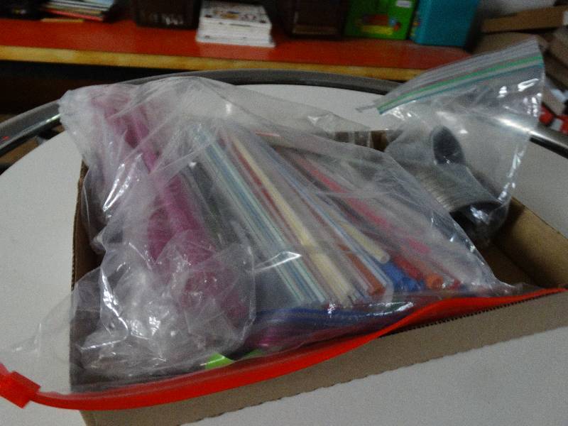 lot 798 image: Lot of straws and old metal slinkeys.