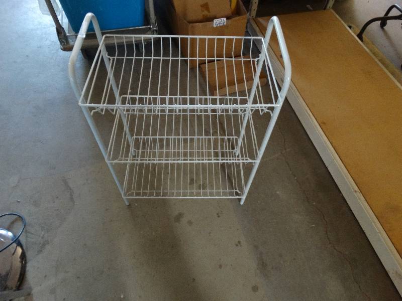 lot 835 image: Metal rack.