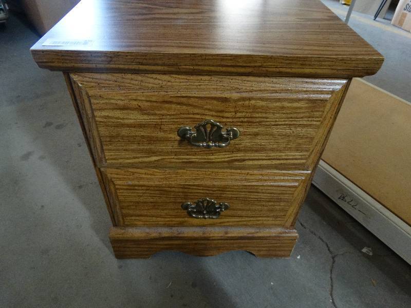 lot 836 image: 2 drawer night stand.