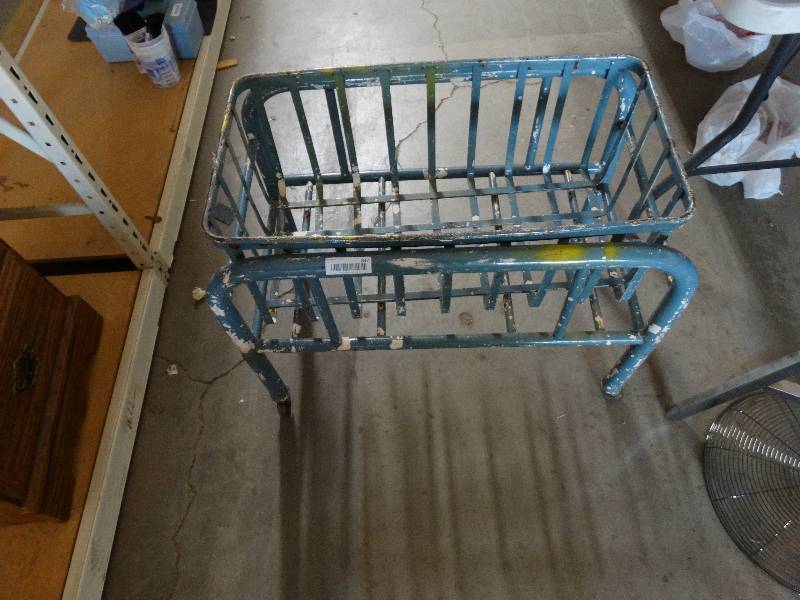 lot 837 image: Vintage 2 piece metal baby crib. believed to be 90 years old.
