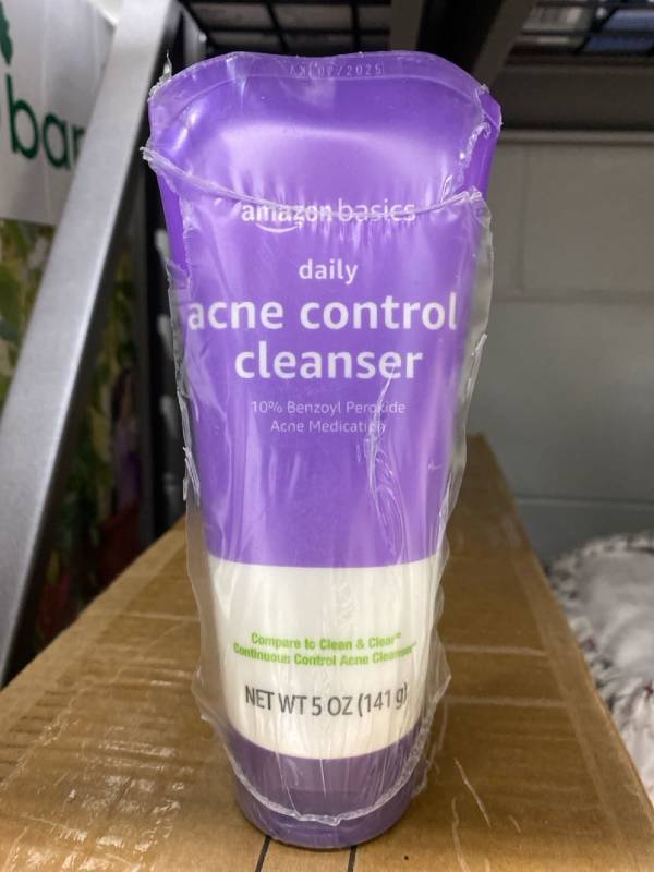 lot 1238 image: Amazon Basics Daily Acne Control Cleanser, Maximum Strength 10% Benzoyl Peroxide Acne Medication, 5 Fluid Ounces, Pack of 1 (B09HHBVQTF)