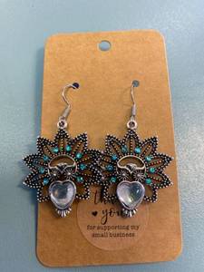lot 2178 image: Western earrings- Stunning