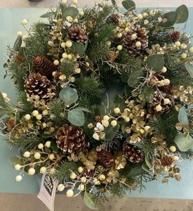 lot 2209 image: HGTV home collection, decorative wreath, by national tree Company