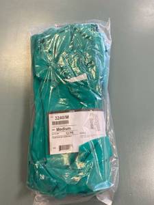 lot 2218 image: Green Nitrile unsupported, 11 mil thickness, 13 inches long, Sizes- Medium 12 pairs