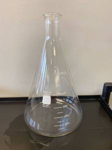 lot 2233 image: Pyrex flask, narrow mouth, heavy duty rim 7740 glass 6000 mL