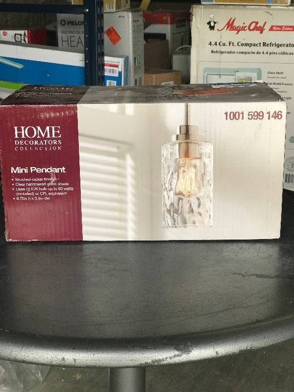 lot 2020 image: New in box mini pendant light fixture
