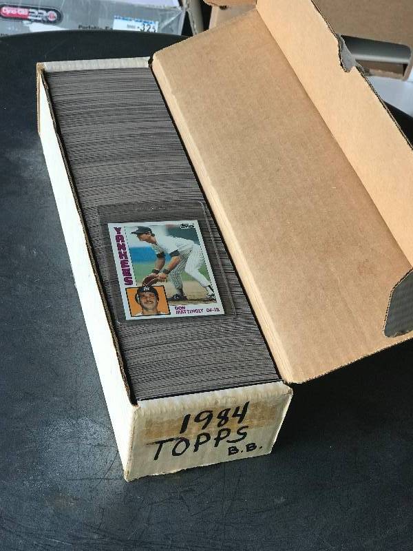 lot 2011 image: 1984 Topps Baseball card complete set