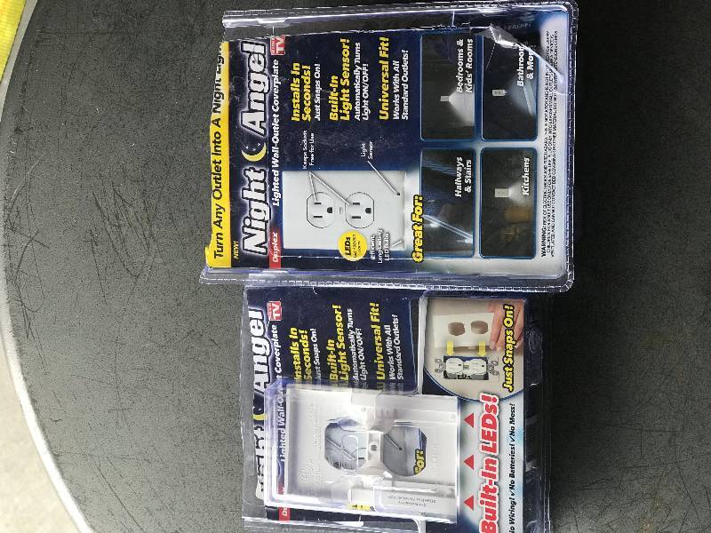 lot 2032 image: Lot of 2 lighted wall outlet coverplates