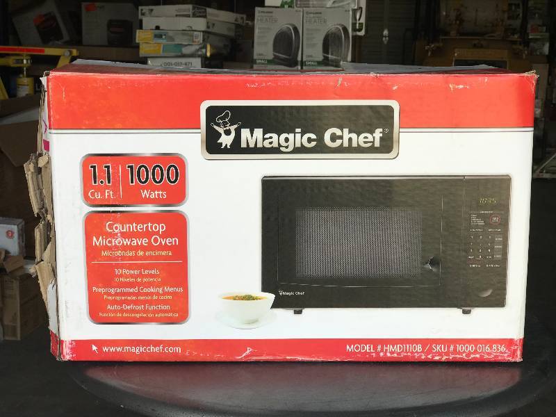 lot 2039 image: 1.1 Cubic Foot Magic Chef microwave