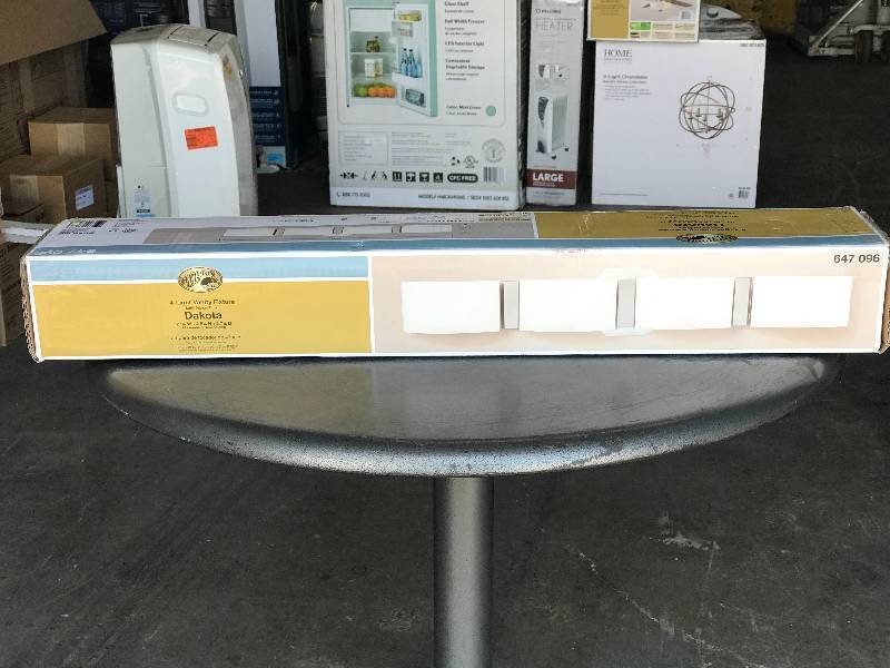 lot 2051 image: 4 Light Vanity Fixture