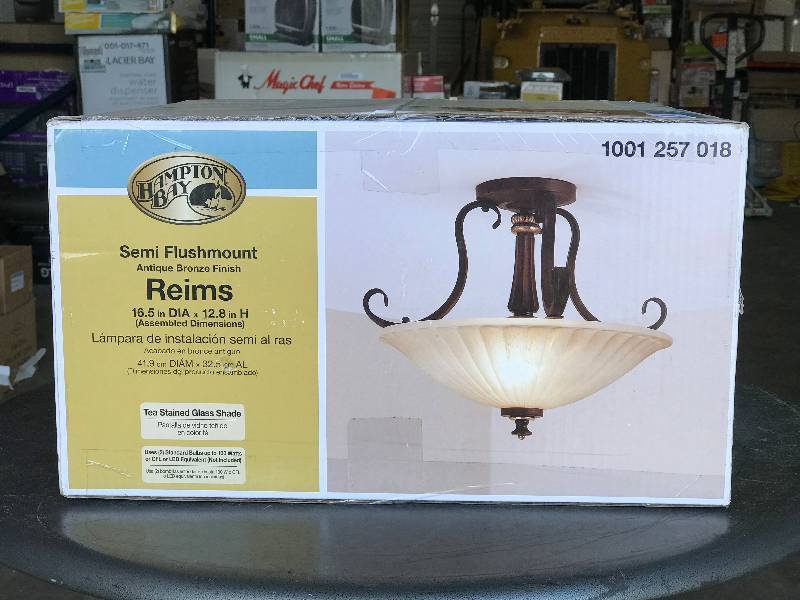 lot 2058 image: Beautiful antique bronze light fixture