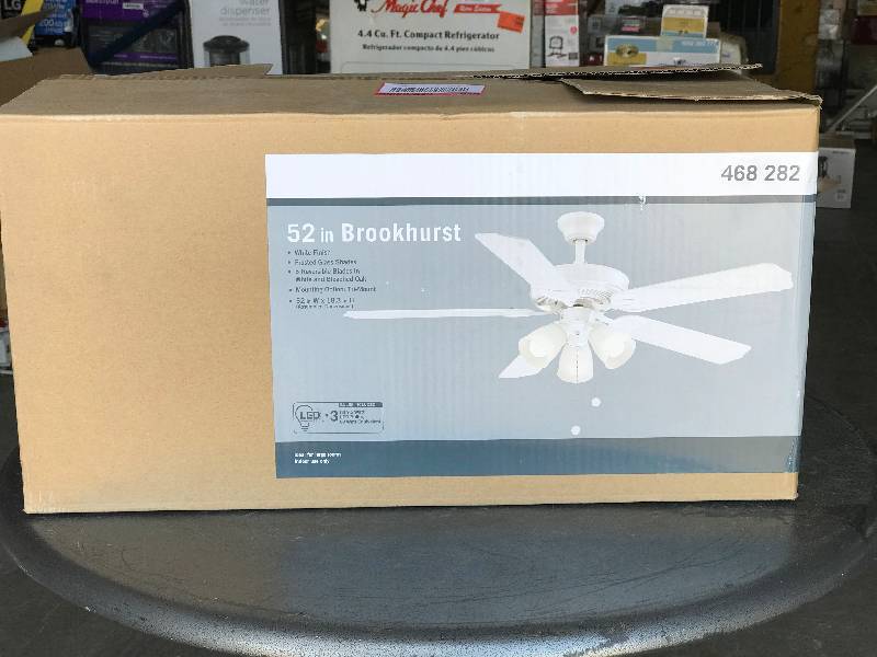 lot 2060 image: 52 white ceiling fan