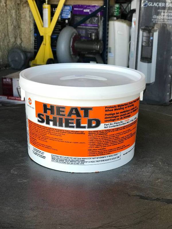 lot 2072 image: Attention welders Heat Shield 10 pound pail