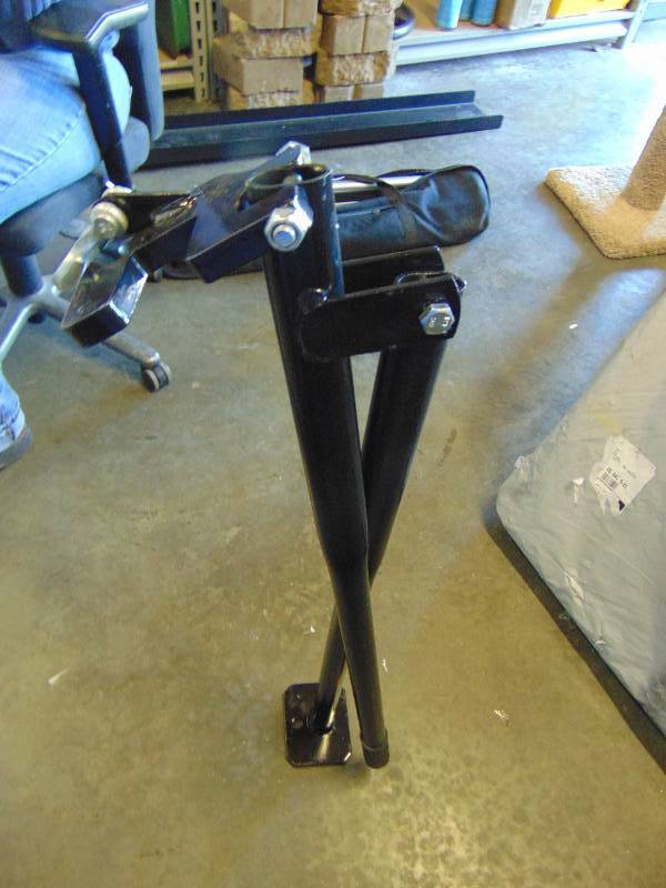 lot 7038 image: Metal Hoist Bar with Hook, mountable base, approx 6 tall