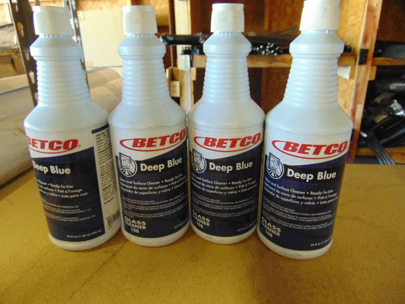 lot 7067 image: (4) bottles Betco Deep Blue Glass Cleaner 108, 32 oz bottles