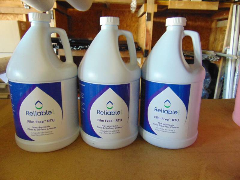 lot 7070 image: (3) gallons Reliable Film Free RTU Glass Cleaner