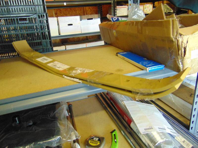 lot 7116 image: (1) pair skid tracks, PN 5806601, approx 33 long x 2-34 wide