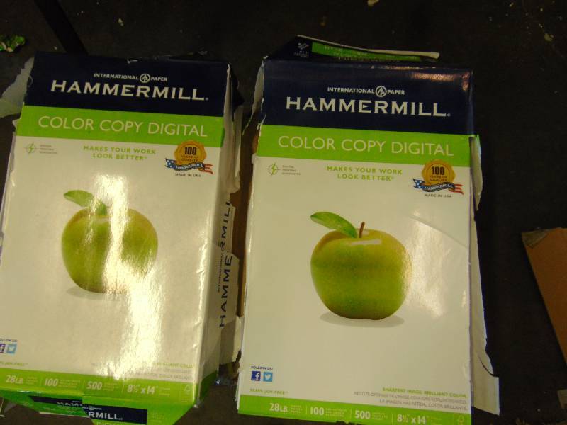 lot 7135 image: (2) reams Hammermil copy paper  28 lbs, 100 bright, 500 sheet, 8-12 x 14