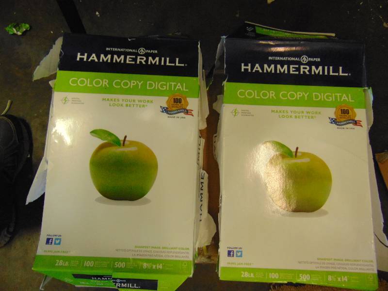 lot 7137 image: (2) reams Hammermil copy paper  28 lbs, 100 bright, 500 sheet, 8-12 x 14