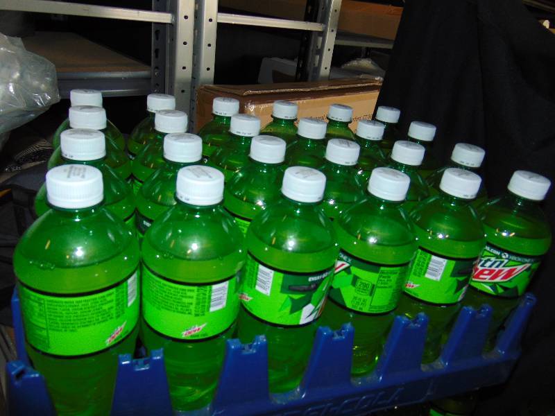 lot 7220 image: (24) 20 bottles Mountain Dew in plastic Pepsi Crate