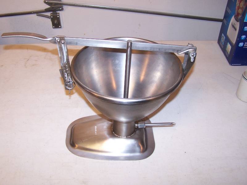 lot 3177 image: Doughnut Filler