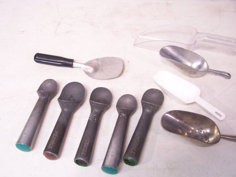 lot 3191 image: Scoops