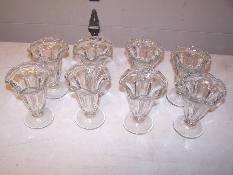 lot 3197 image: Sunday Glass