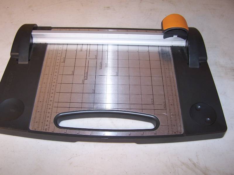 lot 3228 image: paper Cutter